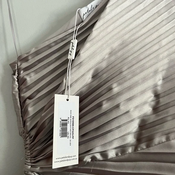 NWT Silver Petal and Pup Kleo one shoulder pleated maxi dress size XS - Picture 8 of 8